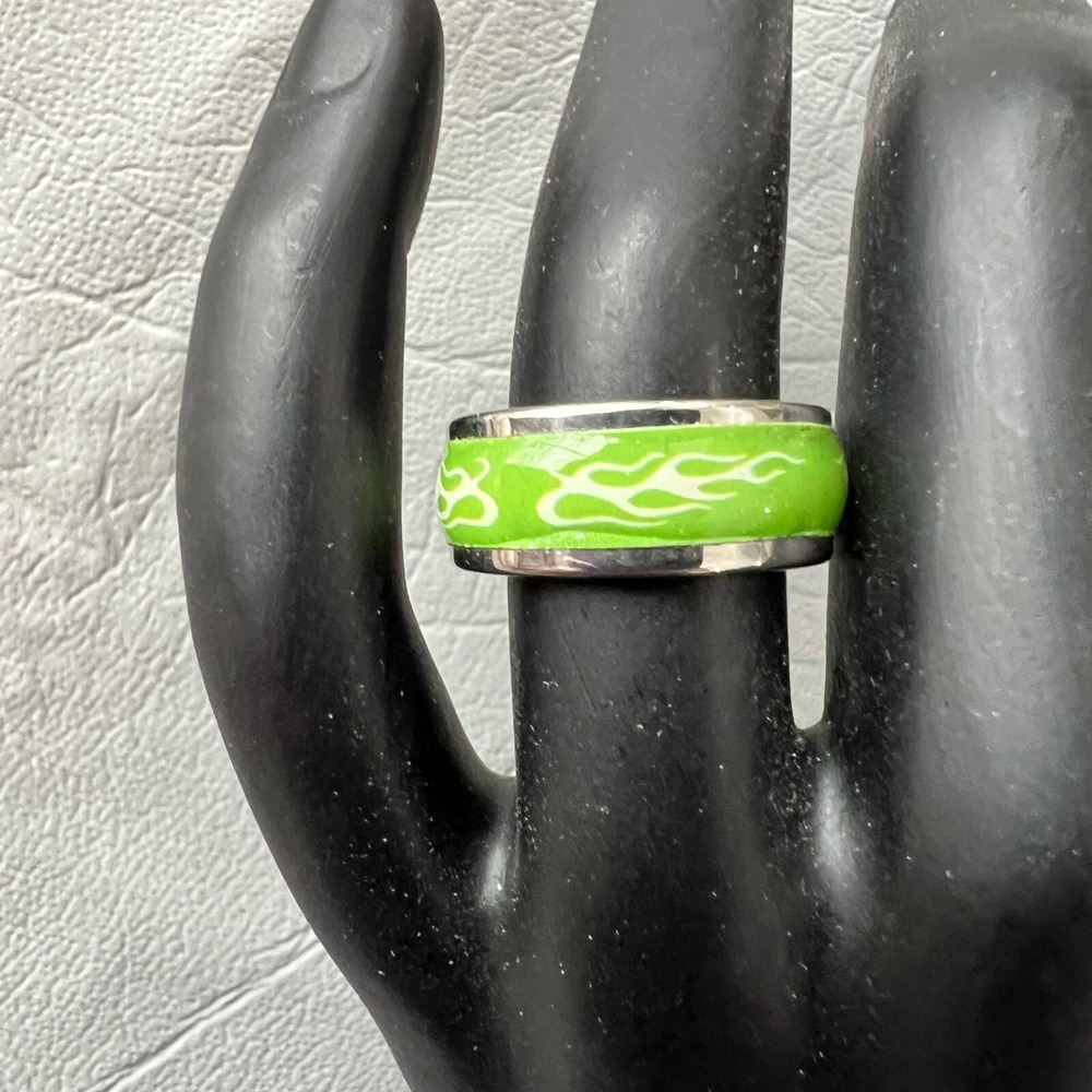 Vintage Womens‎ Ring Band Green Silver Tone Flame Size 5 1/2